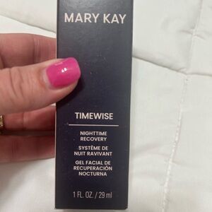 Mary Kay Timewise Nighttime Recovery Gel in Black Packaging